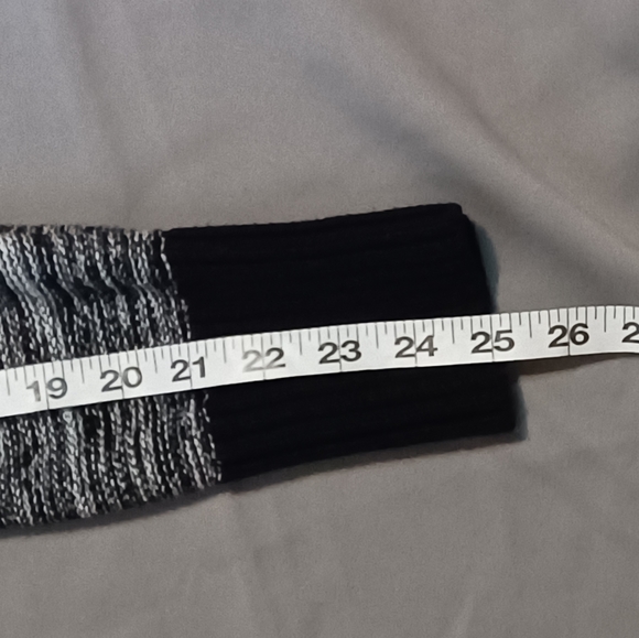 Victoria's Secret Black & White Sweater Size Medium - Picture 5 of 7